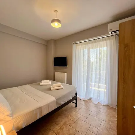 P Deluxe β4 ניאה מיכאניונה